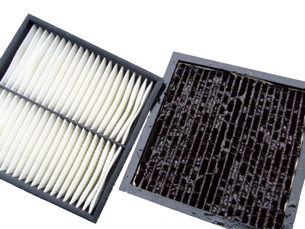 Blocked filters(Filter element completely blocked with bacterial contamination (right), clean element (left).)